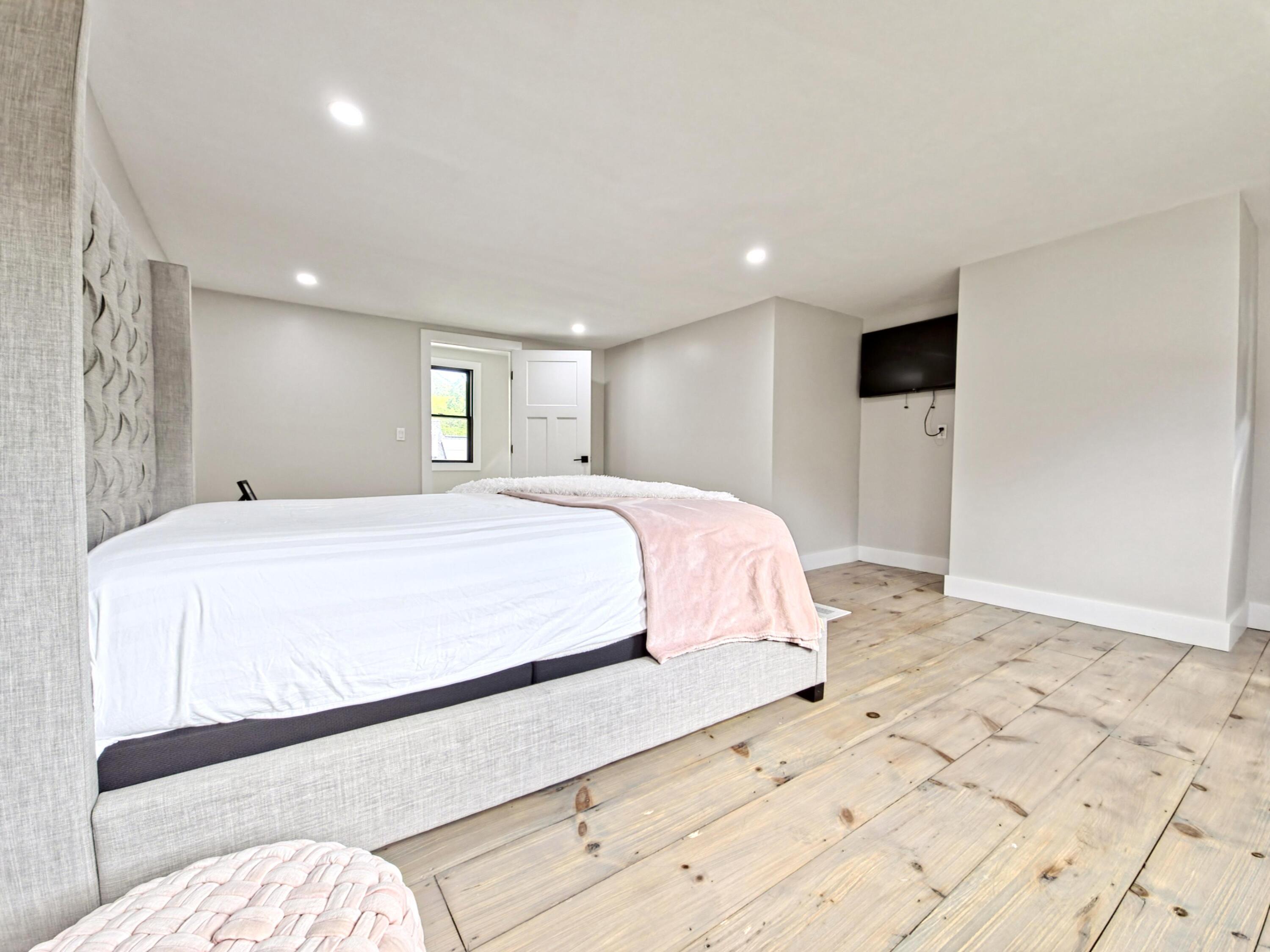 22 Keel Way Hyannis, MA 02601 - Photo 32 of 42 a spacious bedroom with a large bed and a view of bathroom