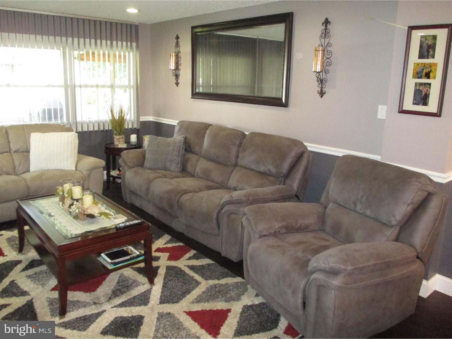 4149 Whiting Road Philadelphia, PA 19154 - Photo 14 of 25 Living Room