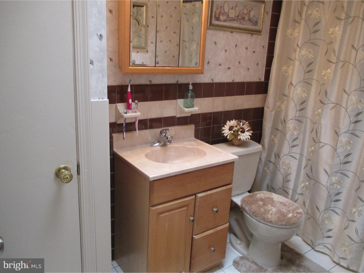 4149 Whiting Road Philadelphia, PA 19154 - Photo 22 of 25 Bathroom