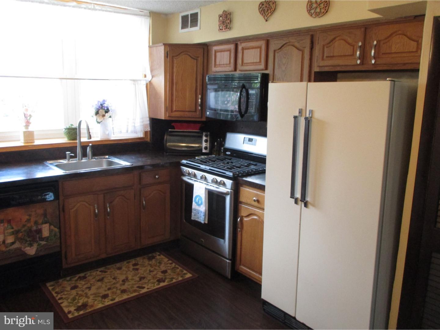4149 Whiting Road Philadelphia, PA 19154 - Photo 9 of 25 Kitchen