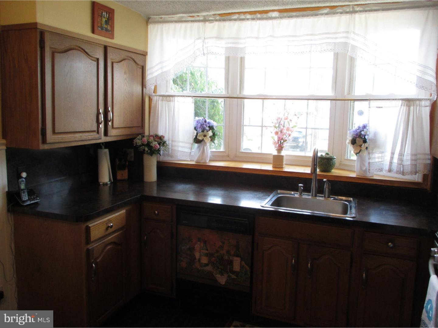 4149 Whiting Road Philadelphia, PA 19154 - Photo 10 of 25 Kitchen