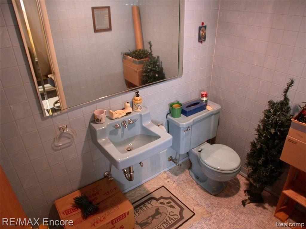 32121 Red Clover Road Farmington Hills, MI 48334 - Photo 42 of 45