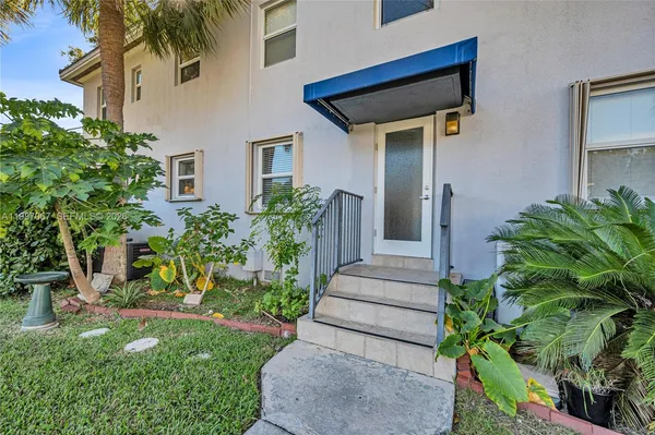 $425,000 | 7621 Southwest 55th Avenue, Unit 21A, Miami, FL 33143