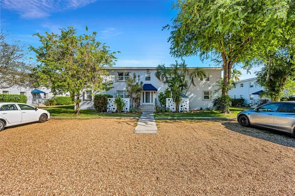 $425,000 | 7621 Southwest 55th Avenue, Unit 21A, Miami, FL 33143