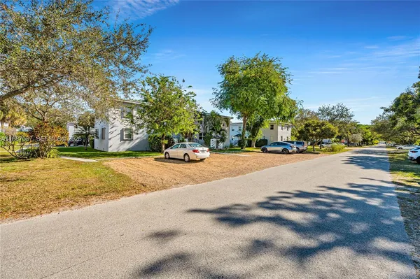 $425,000 | 7621 Southwest 55th Avenue, Unit 21A, Miami, FL 33143