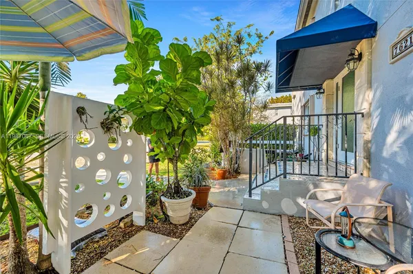 $425,000 | 7621 Southwest 55th Avenue, Unit 21A, Miami, FL 33143