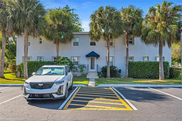 $425,000 | 7621 Southwest 55th Avenue, Unit 21A, Miami, FL 33143