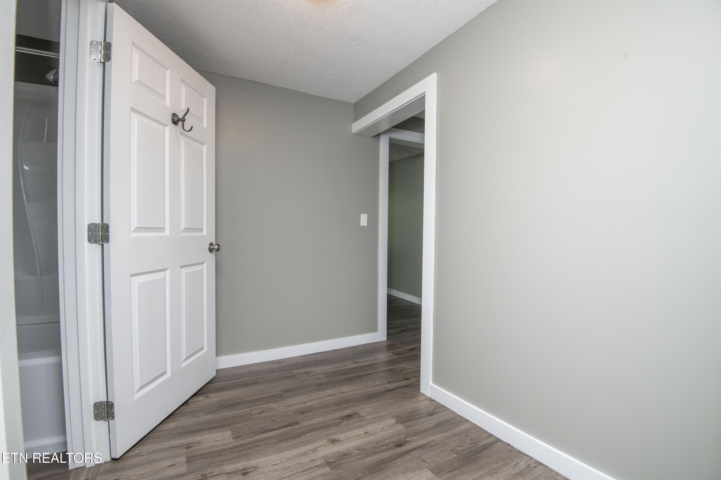 912 Medaris Street Clinton, TN 37716 - Photo 23 of 44 hall