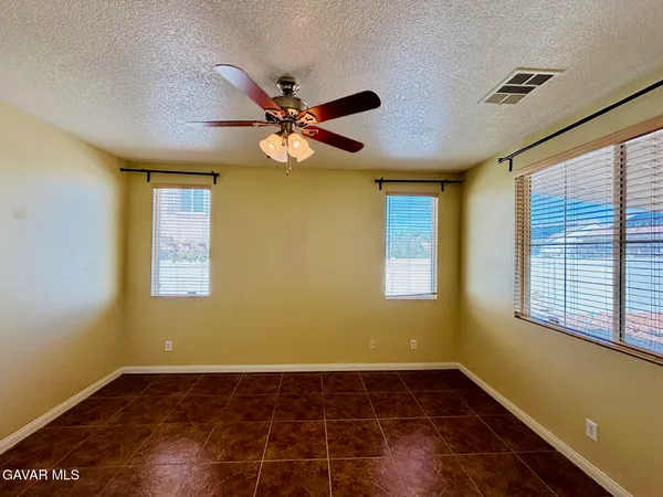 $2,799 | 36742 37th Street East, Palmdale, CA 93550