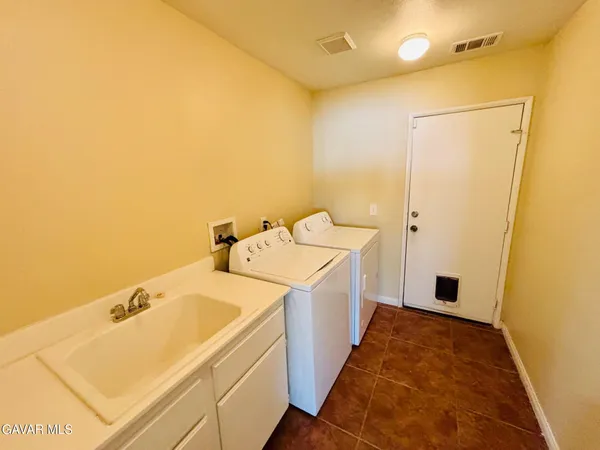 $2,799 | 36742 37th Street East, Palmdale, CA 93550