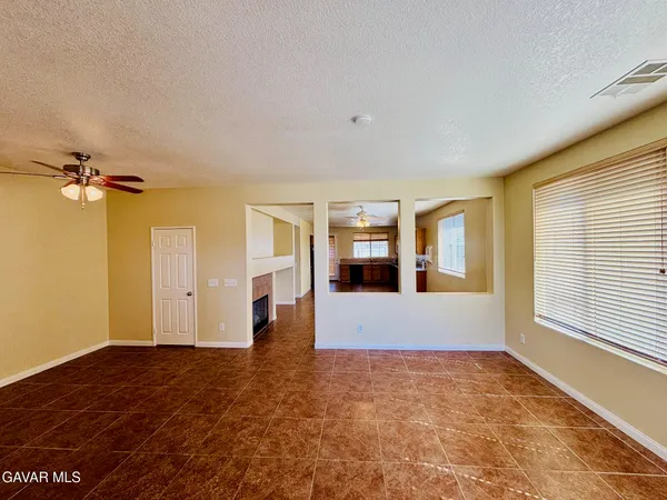 $2,799 | 36742 37th Street East, Palmdale, CA 93550