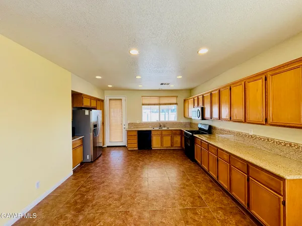 $2,799 | 36742 37th Street East, Palmdale, CA 93550