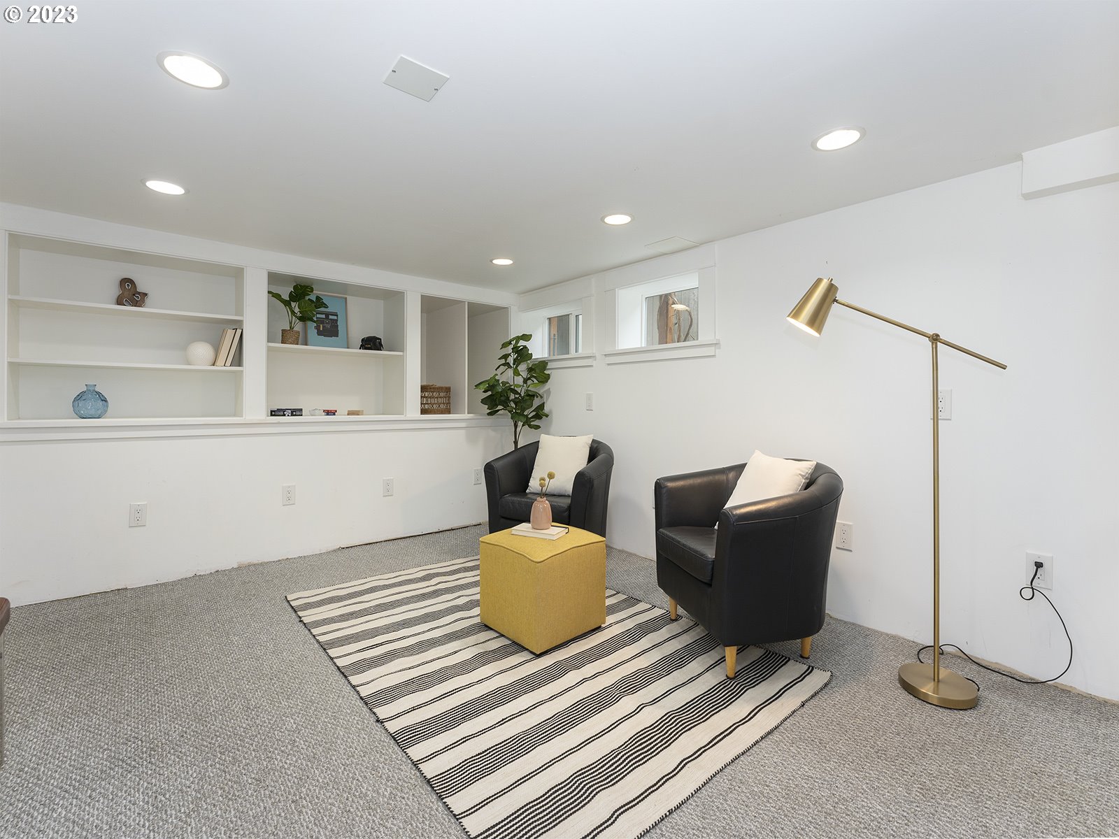 314 Northeast 69th Avenue Portland, OR 97213 - Photo 19 of 37 a living room with furniture and a rug