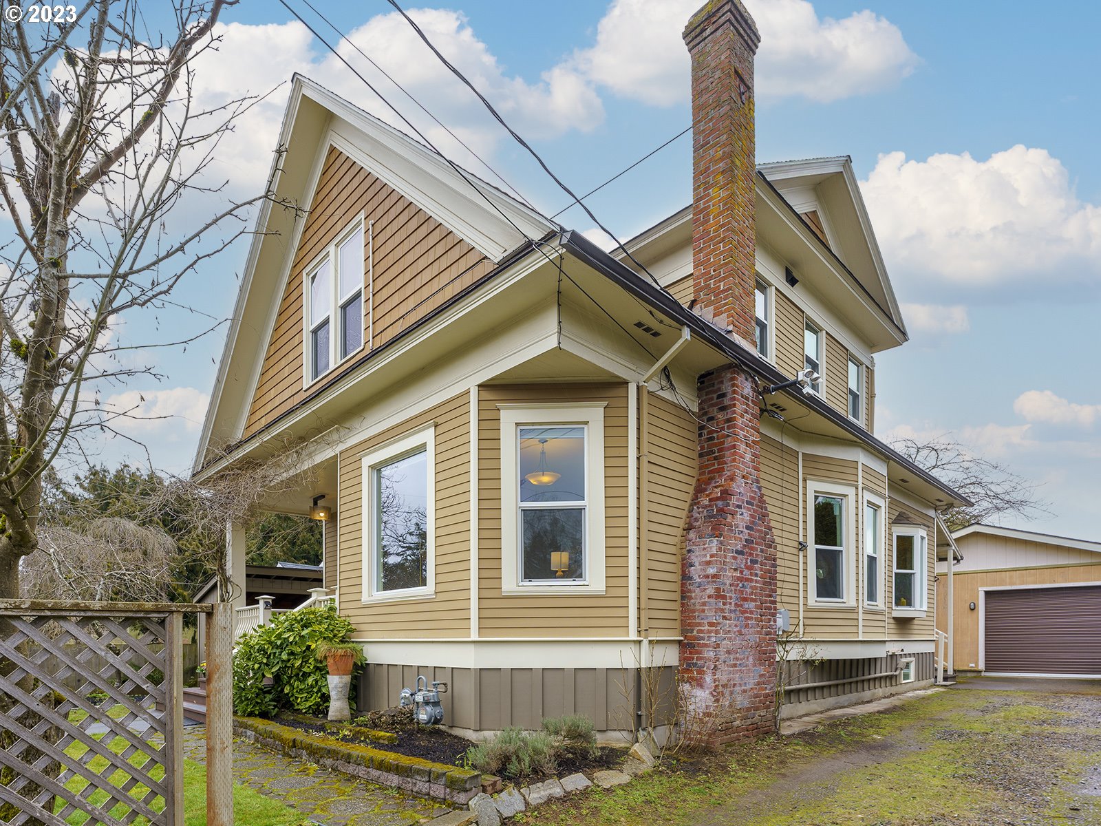 314 Northeast 69th Avenue Portland, OR 97213 - Photo 2 of 37 a front view of a house