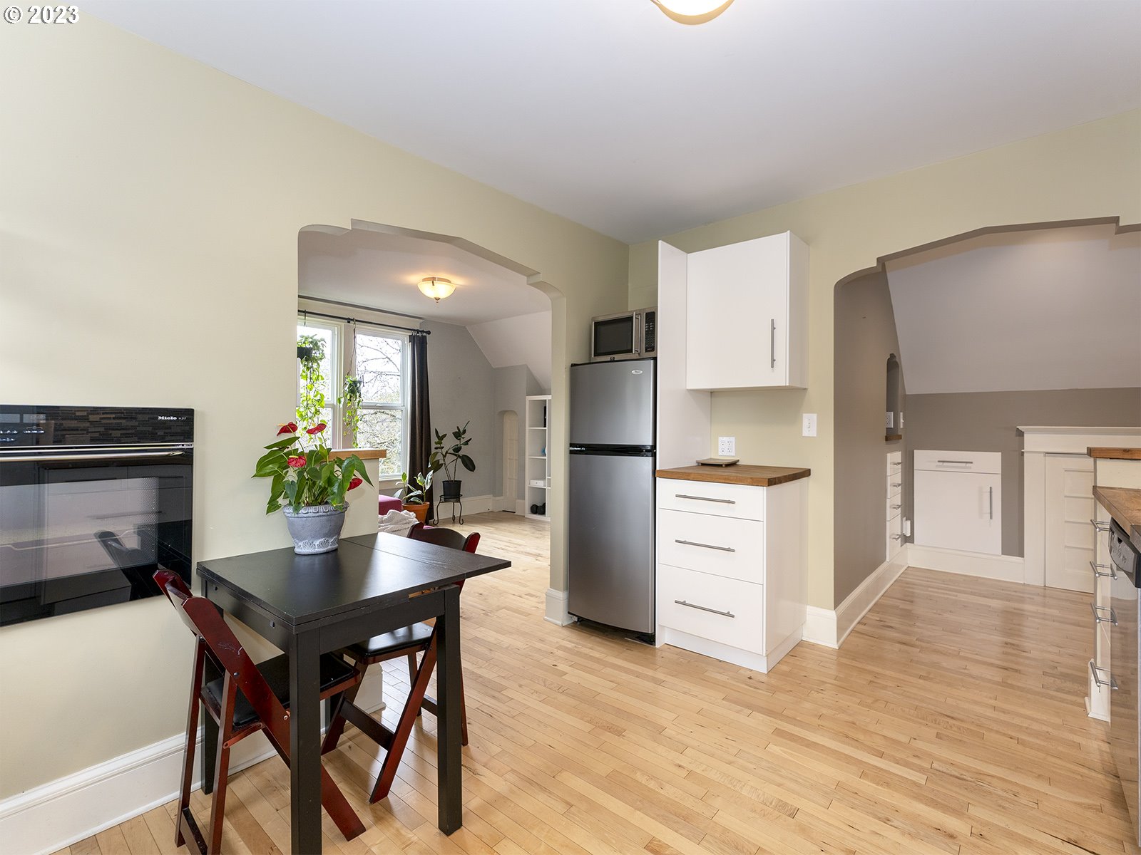 314 Northeast 69th Avenue Portland, OR 97213 - Photo 24 of 37 a kitchen with a table and chairs in it