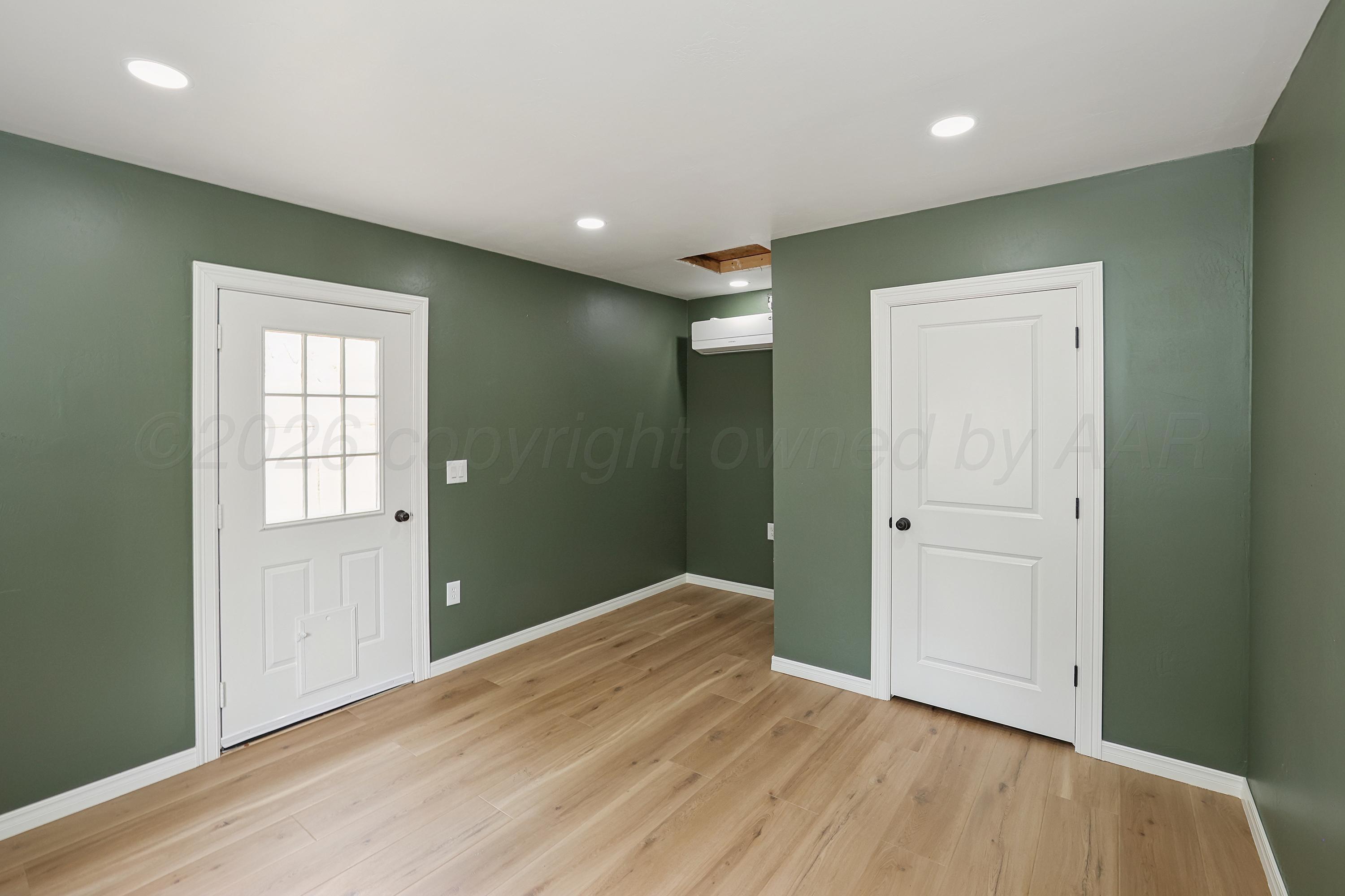 4249 Southwest 12th Avenue Amarillo, TX 79106 - Photo 24 of 25 25-Efficiency Apartment Interior