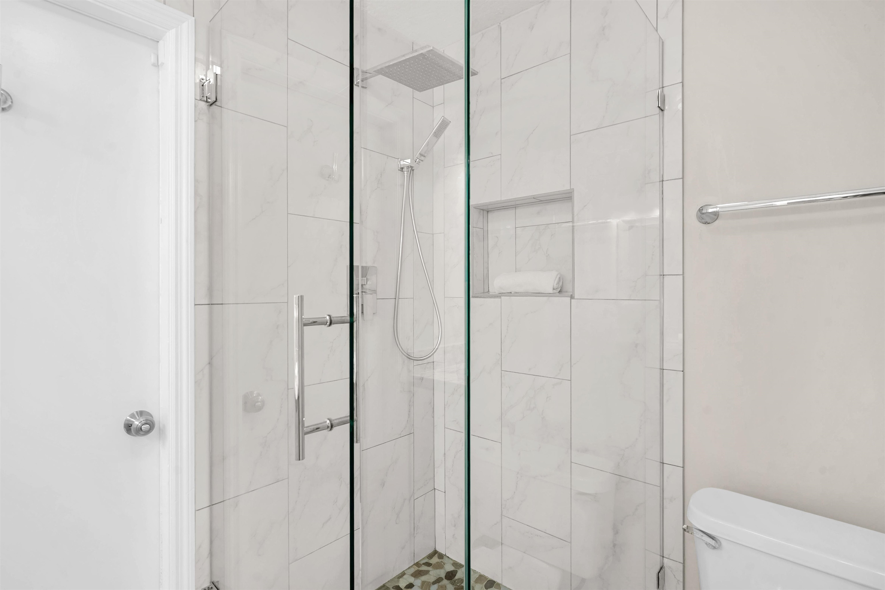 404 Fourteenth Street St. Augustine, FL 32084 - Photo 23 of 35 a bathroom with a shower and a toilet