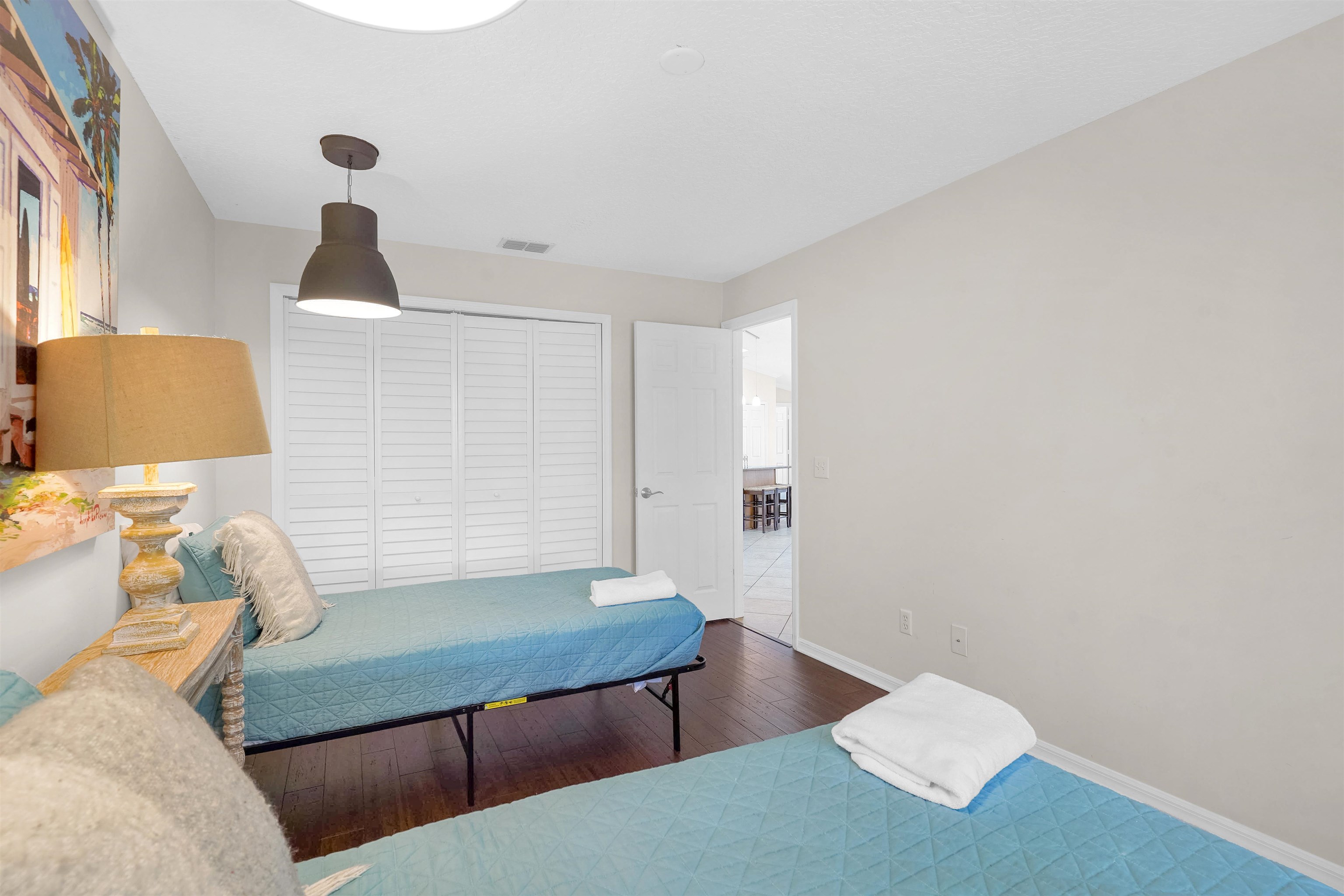 404 Fourteenth Street St. Augustine, FL 32084 - Photo 25 of 35 a living room with furniture