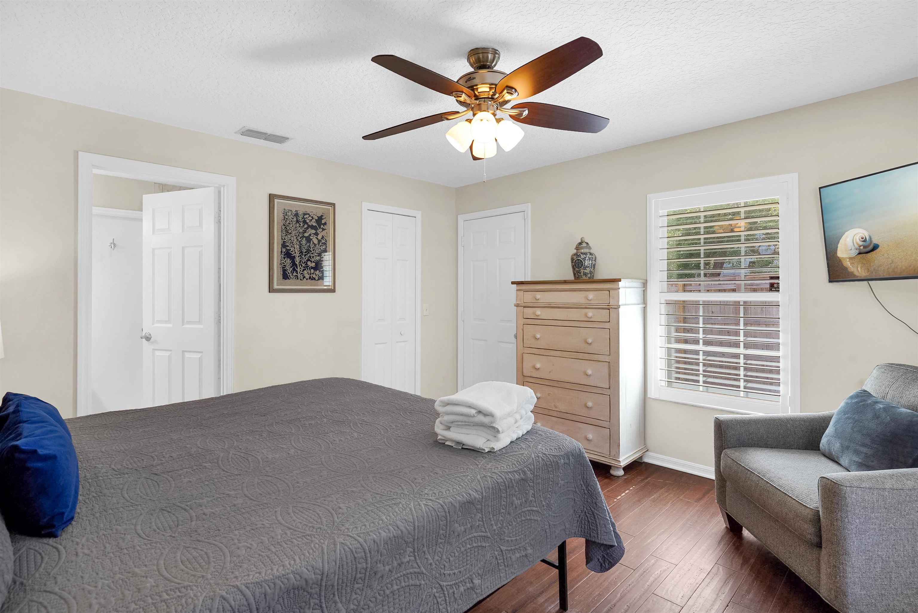 404 Fourteenth Street St. Augustine, FL 32084 - Photo 26 of 35 a bedroom with furniture and a large window