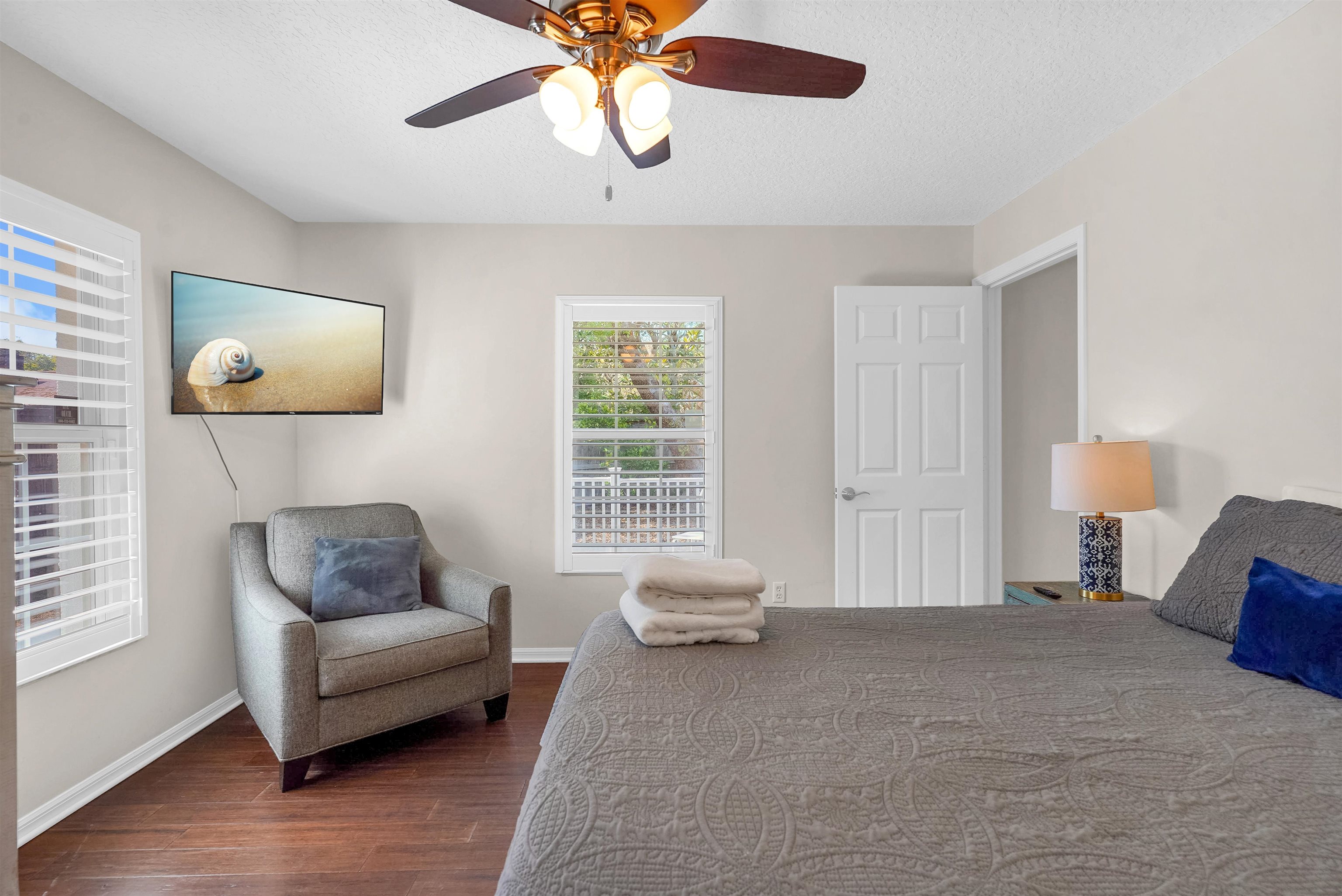 404 Fourteenth Street St. Augustine, FL 32084 - Photo 28 of 35 a living room with furniture and a window