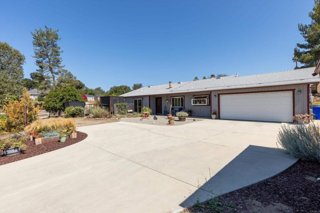 13734 West Oak Glen Road Valley Center, CA 92082 - Photo 4 of 41