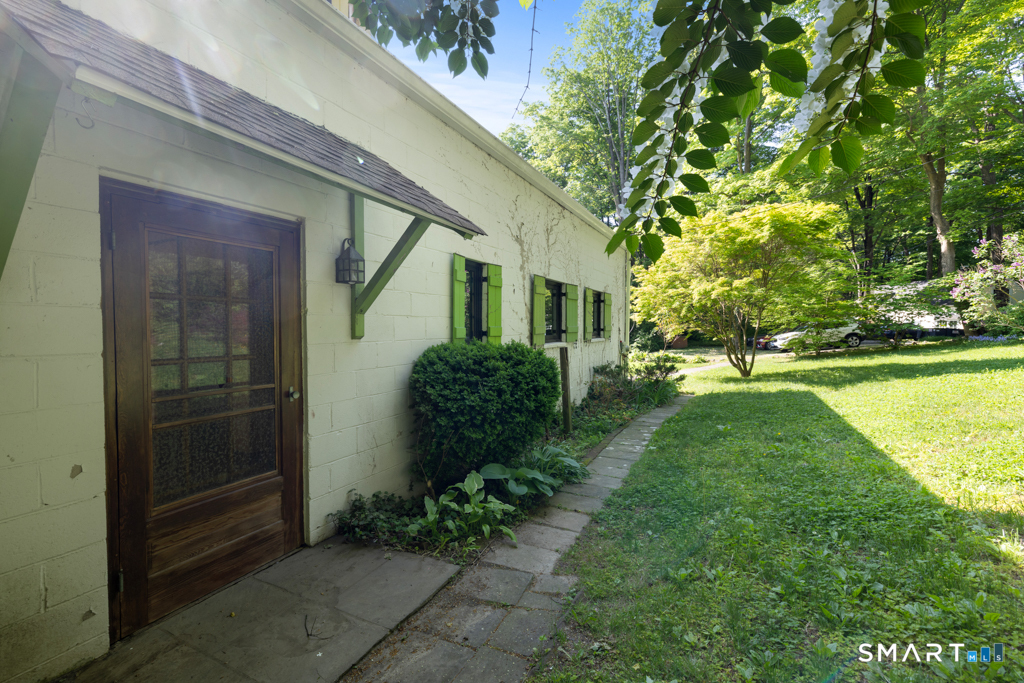 15 Old Mailcoach Road Redding, CT 06896 - Photo 5 of 36