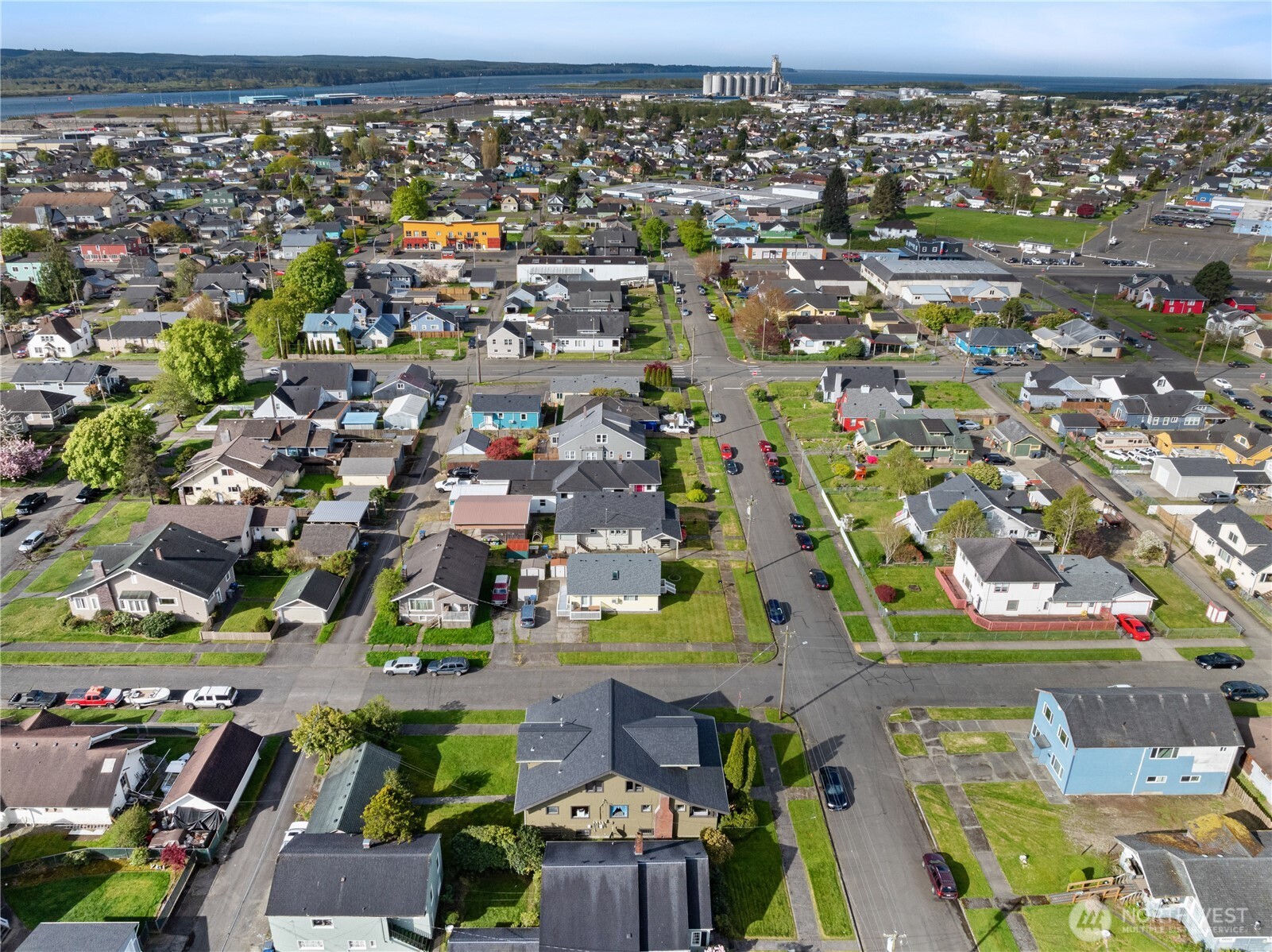 521 West 3rd Street Aberdeen, WA 98520 - Photo 12 of 13 an aerial view of residential houses with outdoor space