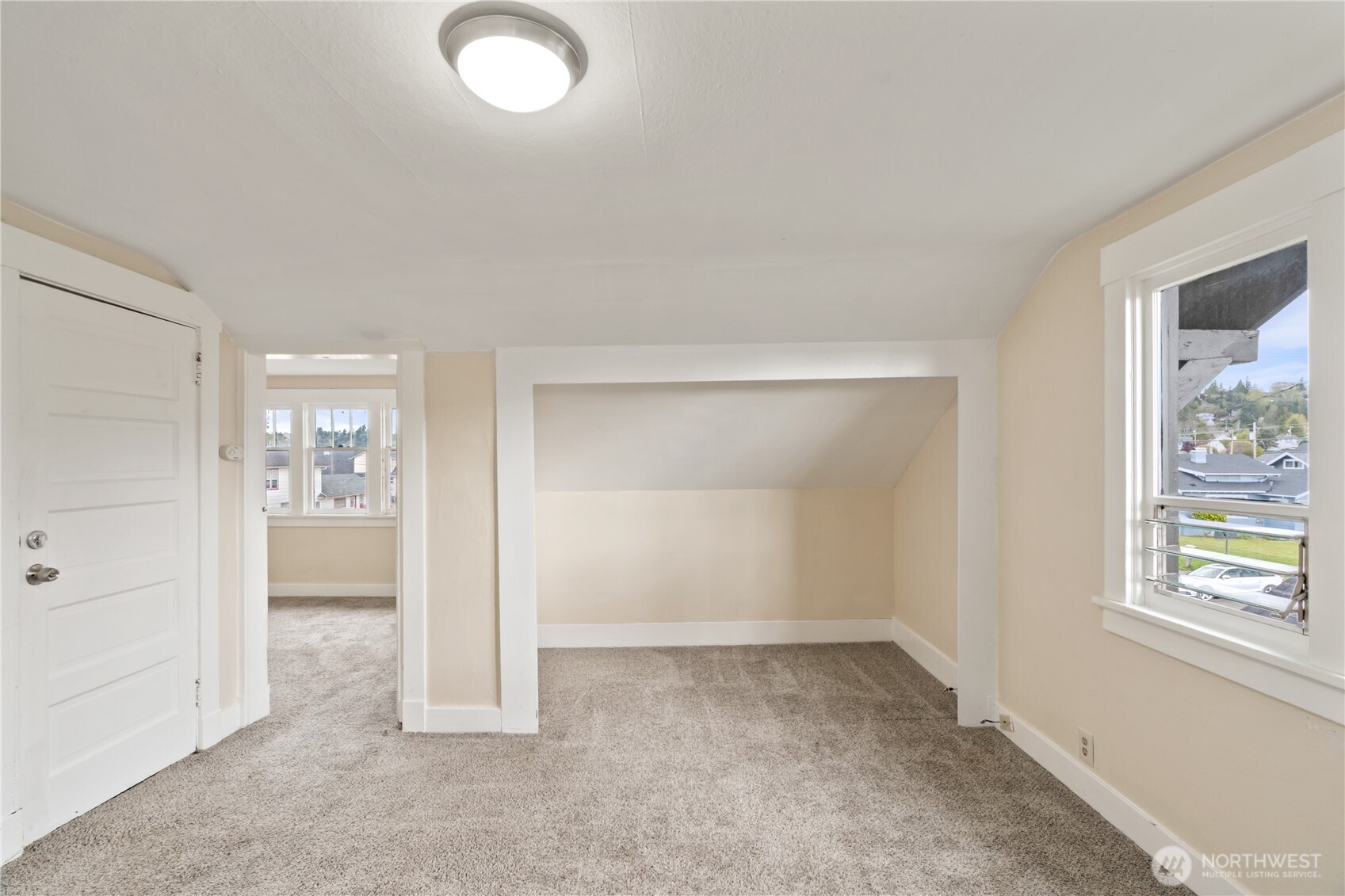 521 West 3rd Street Aberdeen, WA 98520 - Photo 5 of 13 an empty room with windows and bathroom