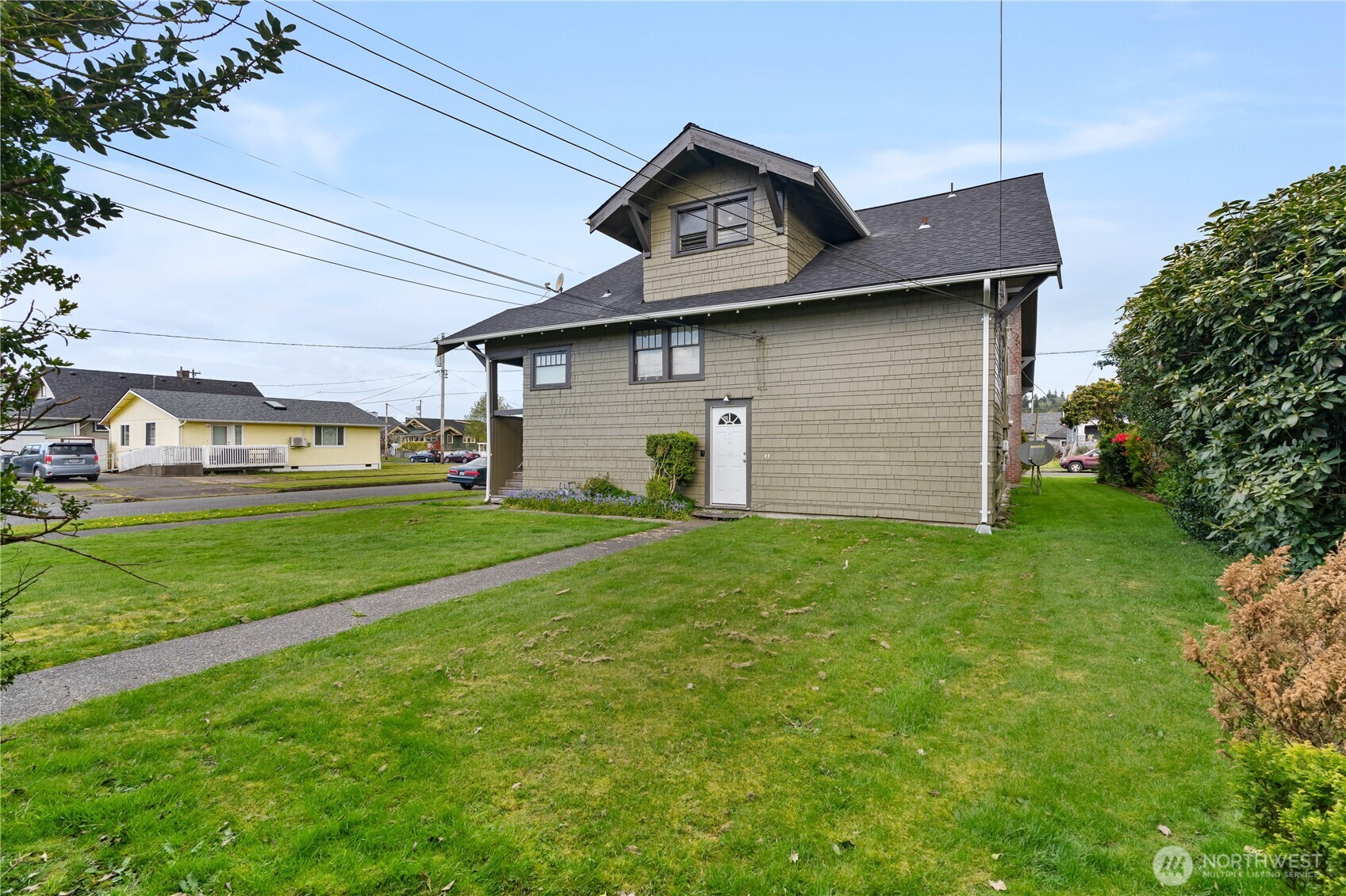 521 West 3rd Street Aberdeen, WA 98520 - Photo 8 of 13 a view of a house with a back yard