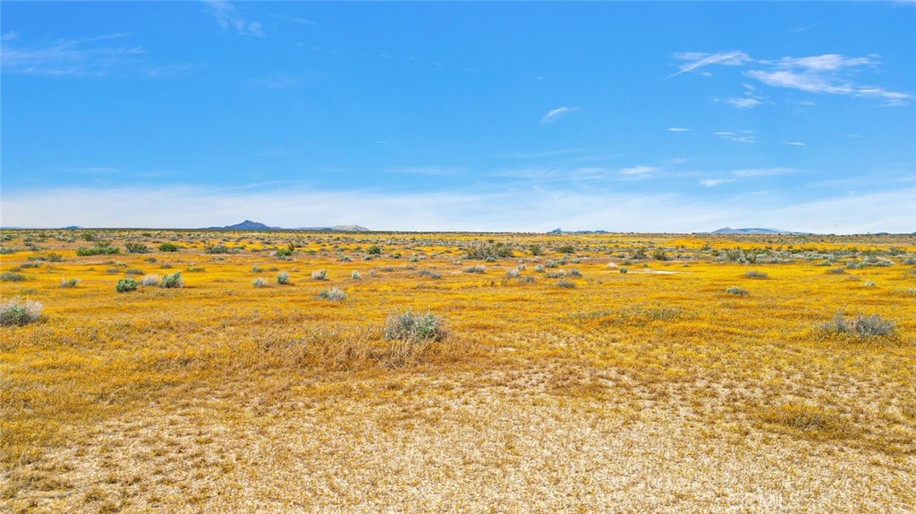 49019133-3431 Powerline Road Boron, CA 93516 - Photo 9 of 17 a view of an ocean