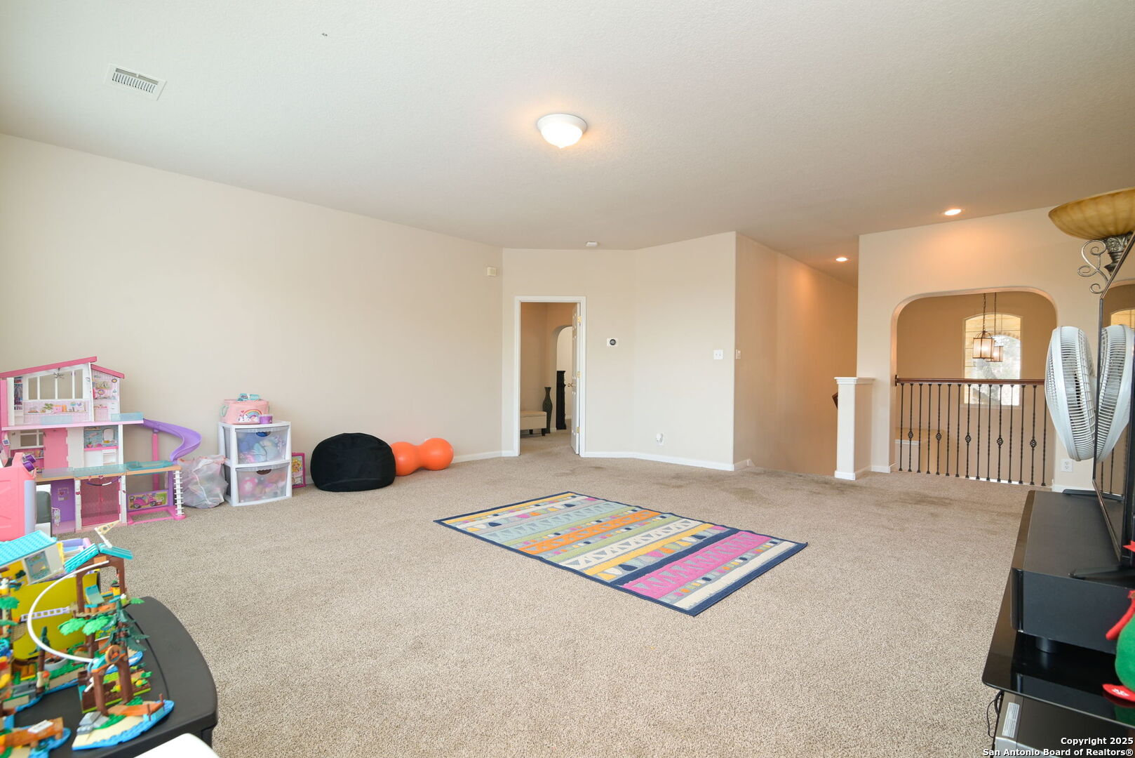 8918 Cordes Junction Helotes, TX 78023 - Photo 20 of 41 a living room with a couch and dresser