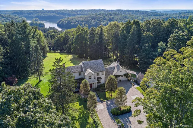 $2,625,000 | 16 Whippoorwill Road, Armonk, NY 10504