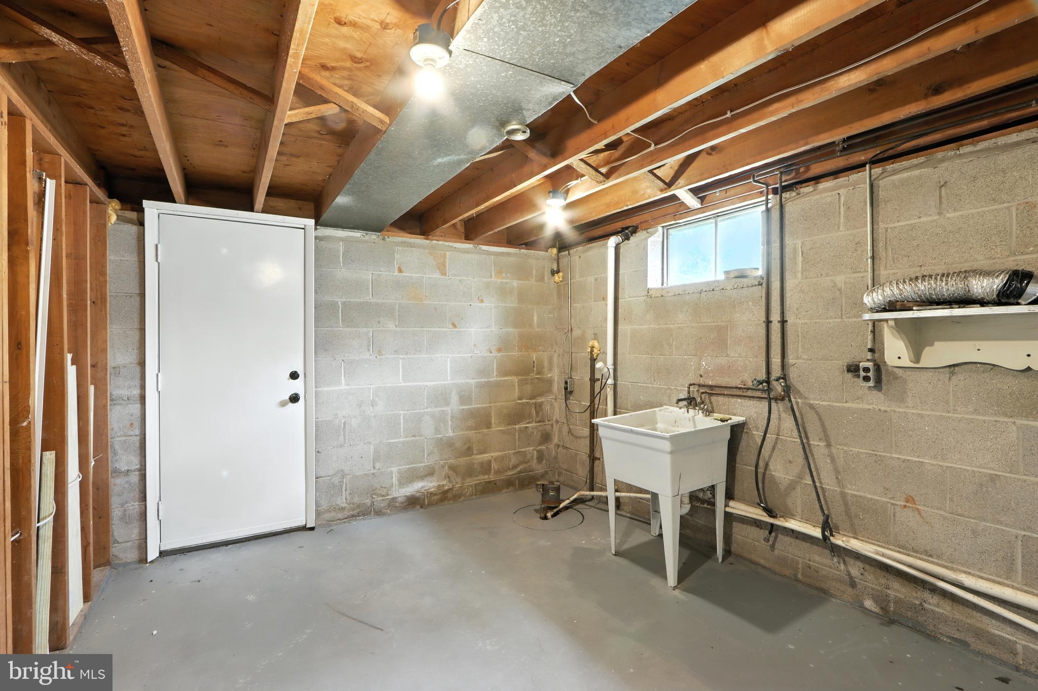 6603 Fairmount Avenue Baltimore, MD 21215 - Photo 15 of 19 a bathroom with a mirror and a shower