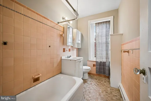 $2,750 | 1427 Powell Street, Unit 2, Norristown, PA 19401