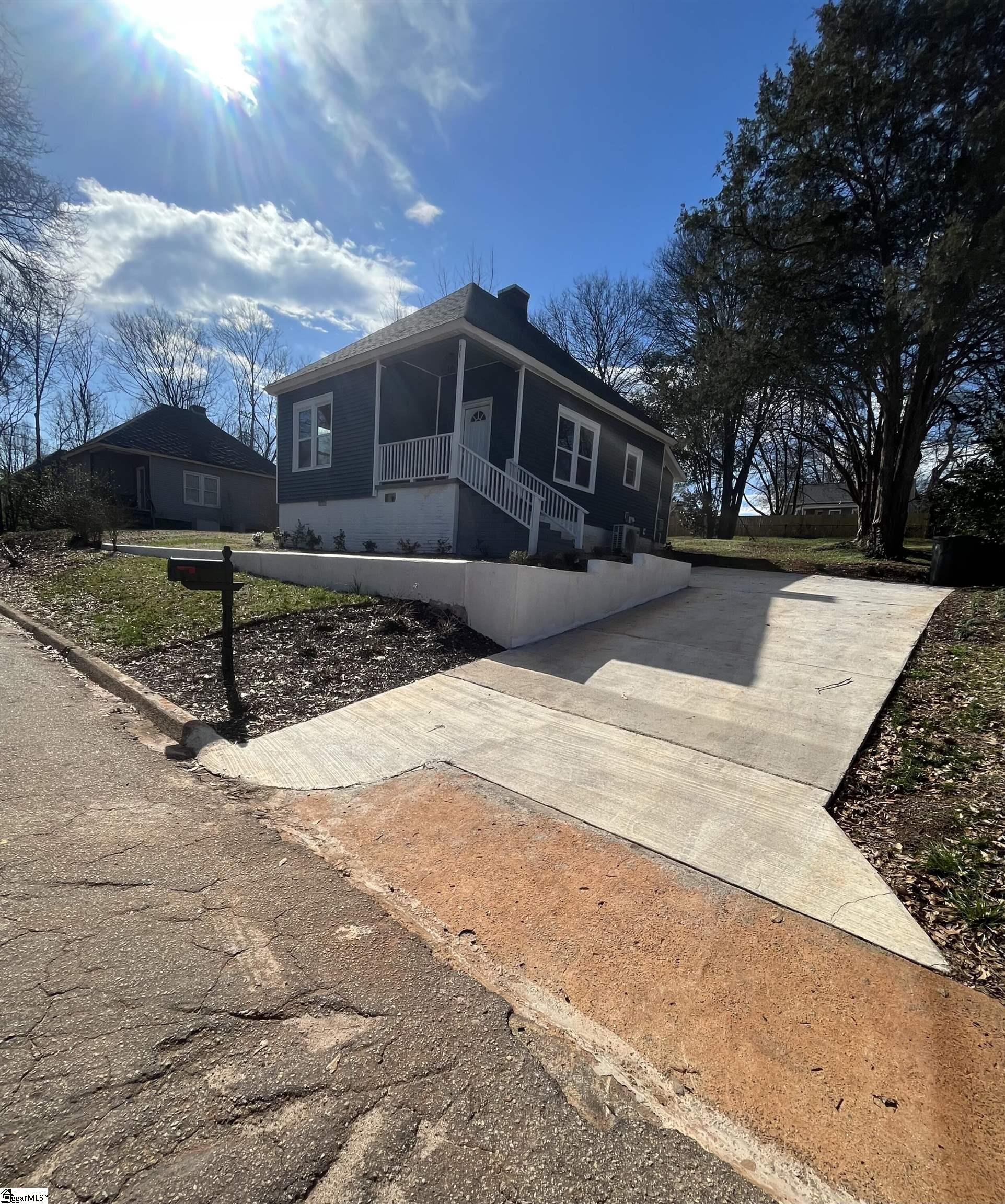 21 West 6th Street Greenville, SC 29611 - Photo 1 of 10