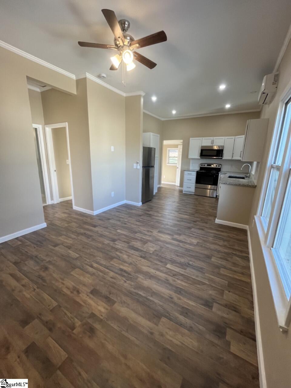 21 West 6th Street Greenville, SC 29611 - Photo 2 of 10