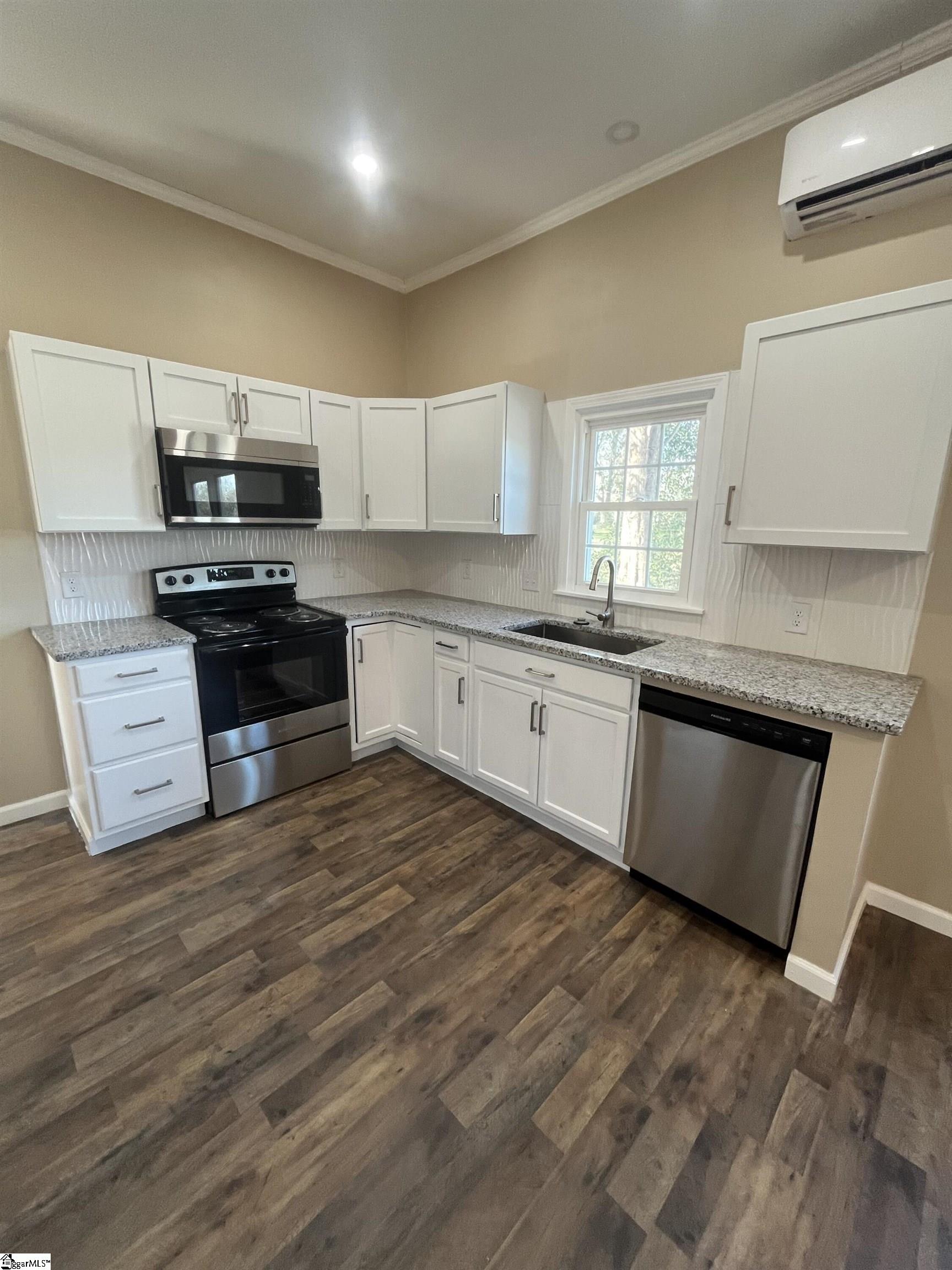 21 West 6th Street Greenville, SC 29611 - Photo 4 of 10