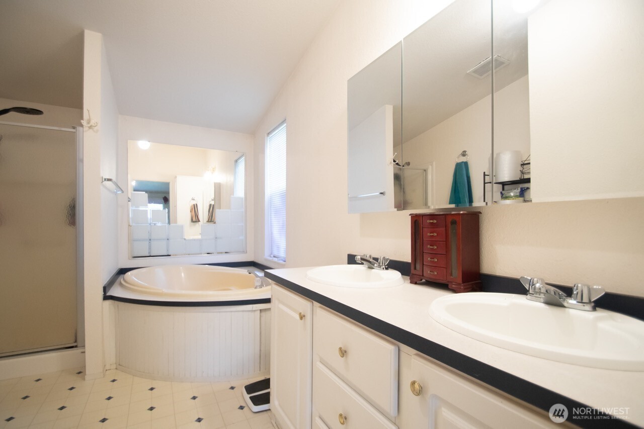 307 South 3rd Street Pe Ell, WA 98572 - Photo 13 of 29 a bathroom with a sink a toilet and mirror