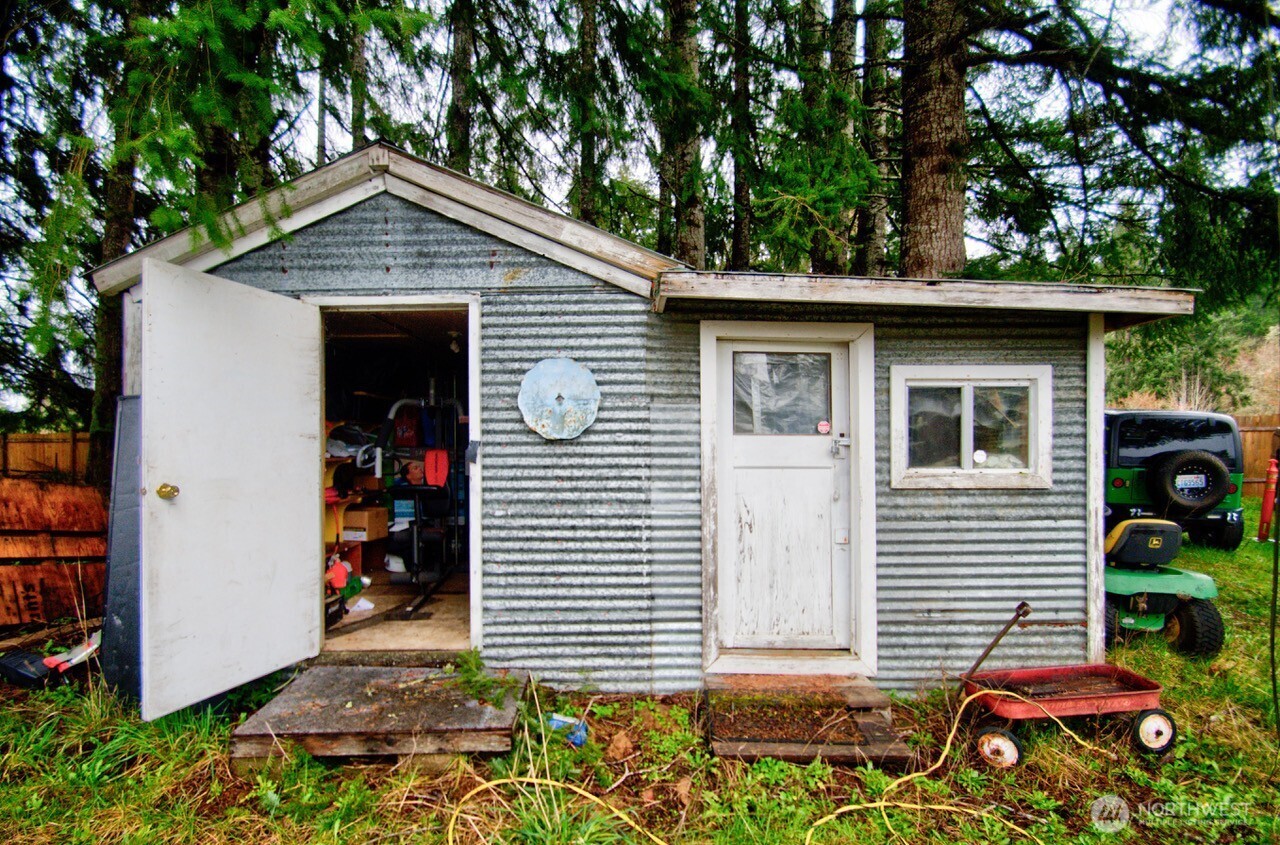 307 South 3rd Street Pe Ell, WA 98572 - Photo 29 of 29 a front view of a house with garden