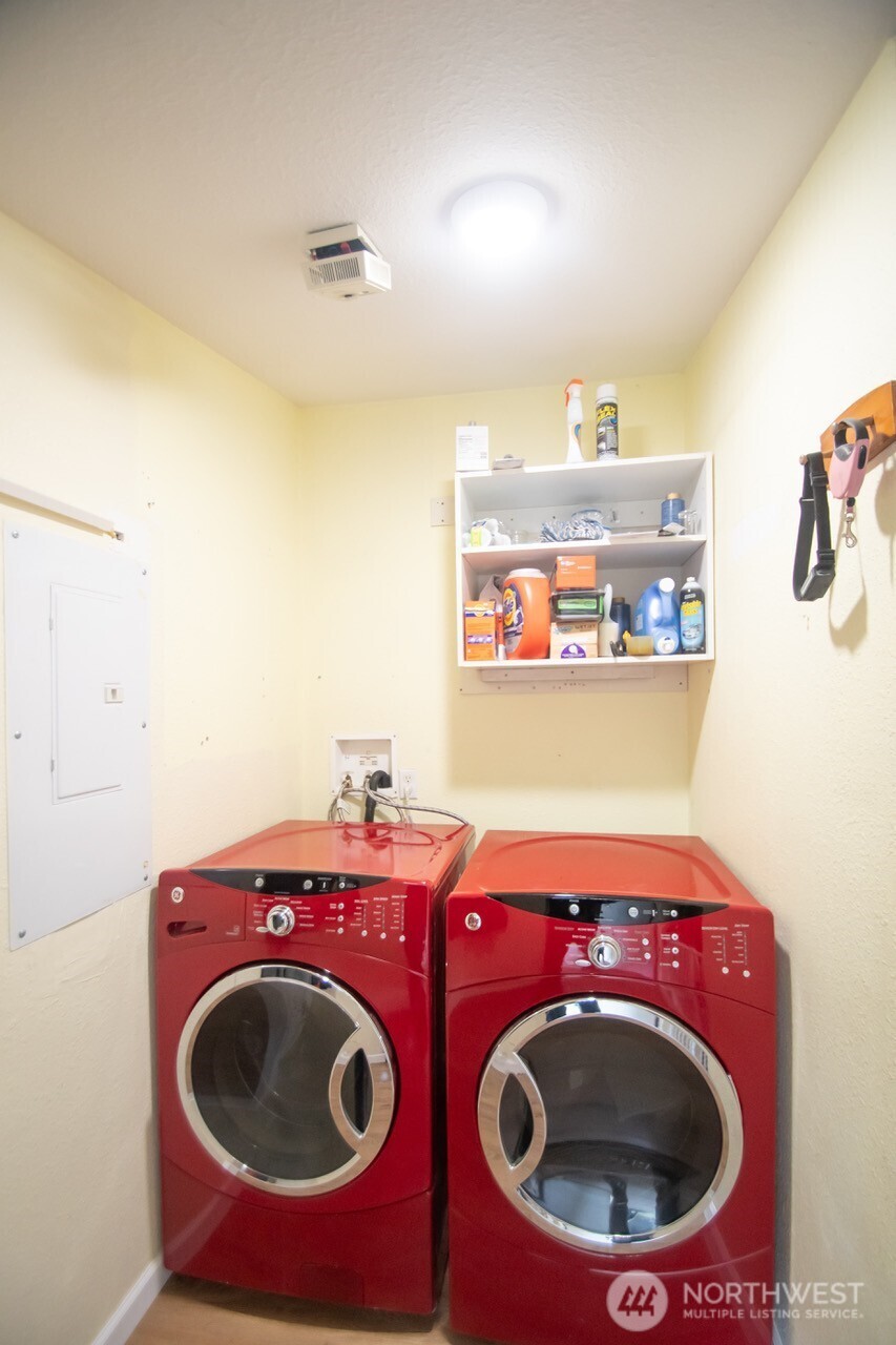 307 South 3rd Street Pe Ell, WA 98572 - Photo 3 of 29 a utility room with dryer and washer