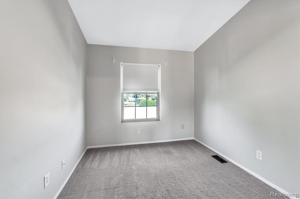 22224 Edgewater Novi, MI 48375 - Photo 22 of 32