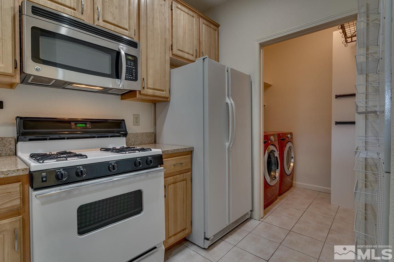 900 S Meadows, Unit 2623 Reno, NV 89521 - Photo 6 of 28 a kitchen with a stove microwave and refrigerator