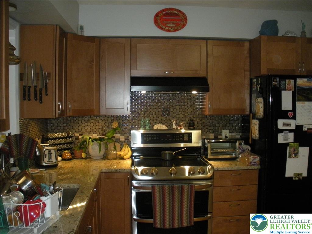 1201 Butztown Road, Unit 1 Bethlehem, PA 18017 - Photo 11 of 39 a kitchen with a stove and a microwave