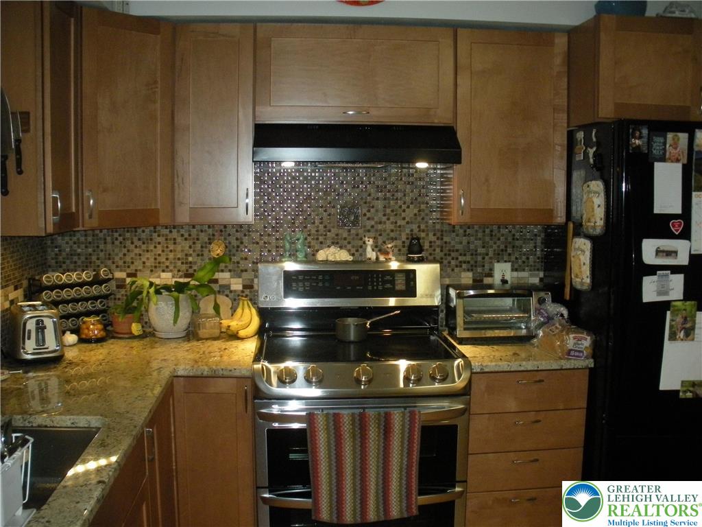 1201 Butztown Road, Unit 1 Bethlehem, PA 18017 - Photo 7 of 39 a kitchen with a stove and a microwave