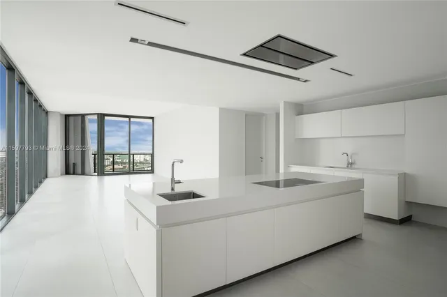 $7,100,000 | 1000 Biscayne Boulevard, Unit 3701, Miami, FL 33132