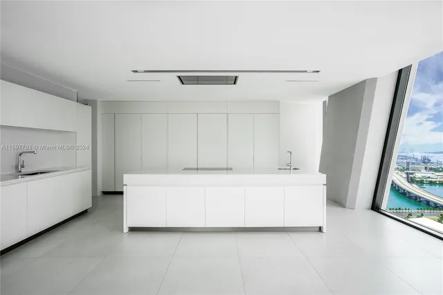 $7,100,000 | 1000 Biscayne Boulevard, Unit 3701, Miami, FL 33132