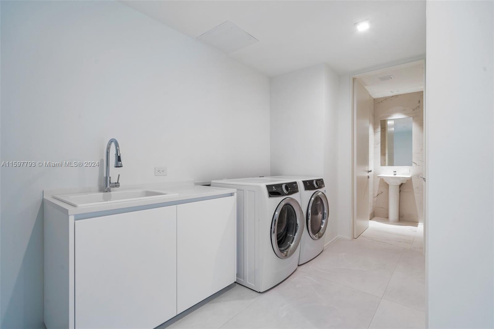 1000 Biscayne Boulevard, Unit 3701 Miami, FL 33132 - Photo 65 of 98 a utility room with dryer and washer