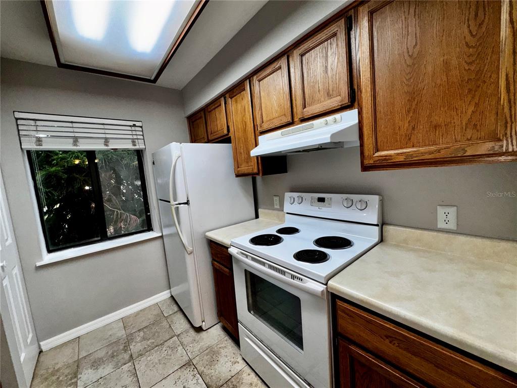 180 Waterfall Way, Unit 203 Altamonte Springs, FL 32714 - Photo 8 of 26 a kitchen with a stove and a microwave
