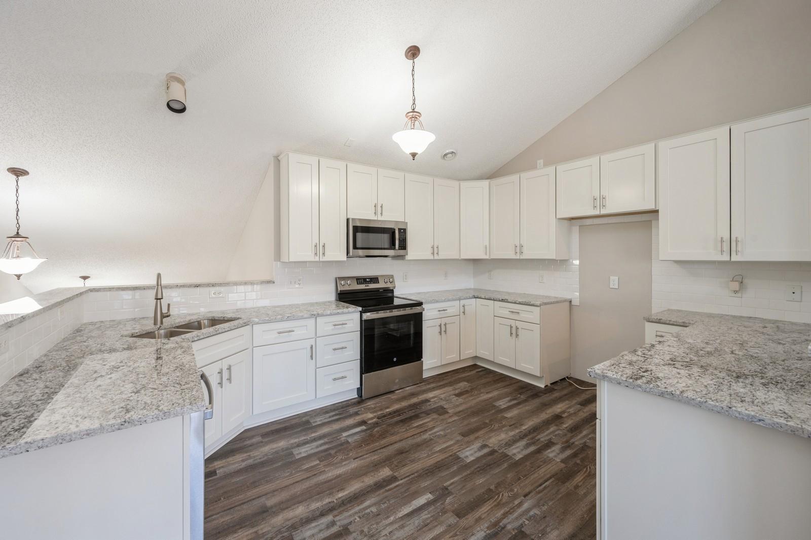 7615 Elm Grove Avenue, Unit 612 New Hope, MN 55428 - Photo 3 of 16