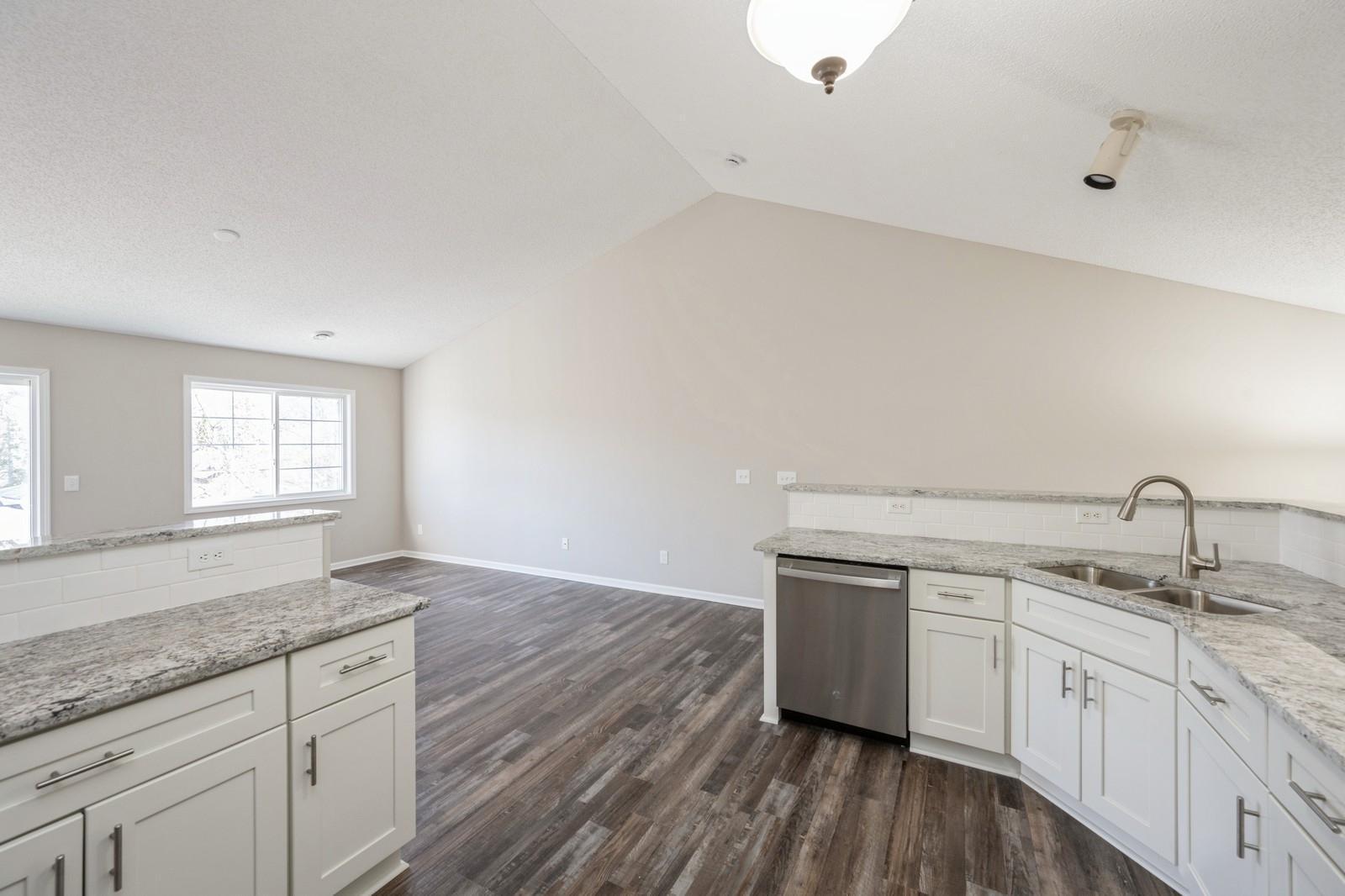 7615 Elm Grove Avenue, Unit 612 New Hope, MN 55428 - Photo 4 of 16